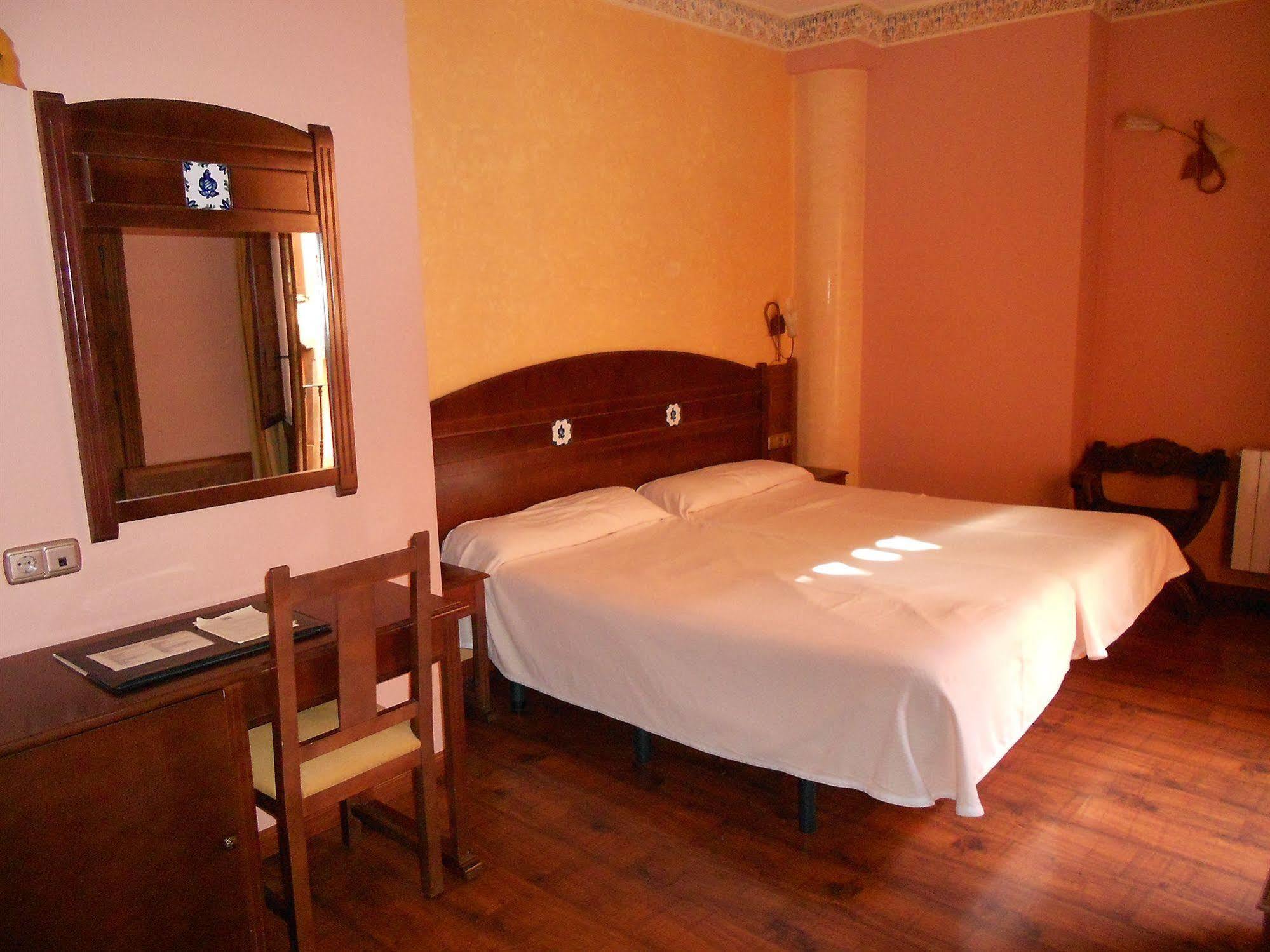 Hotel Del Toro Granada
